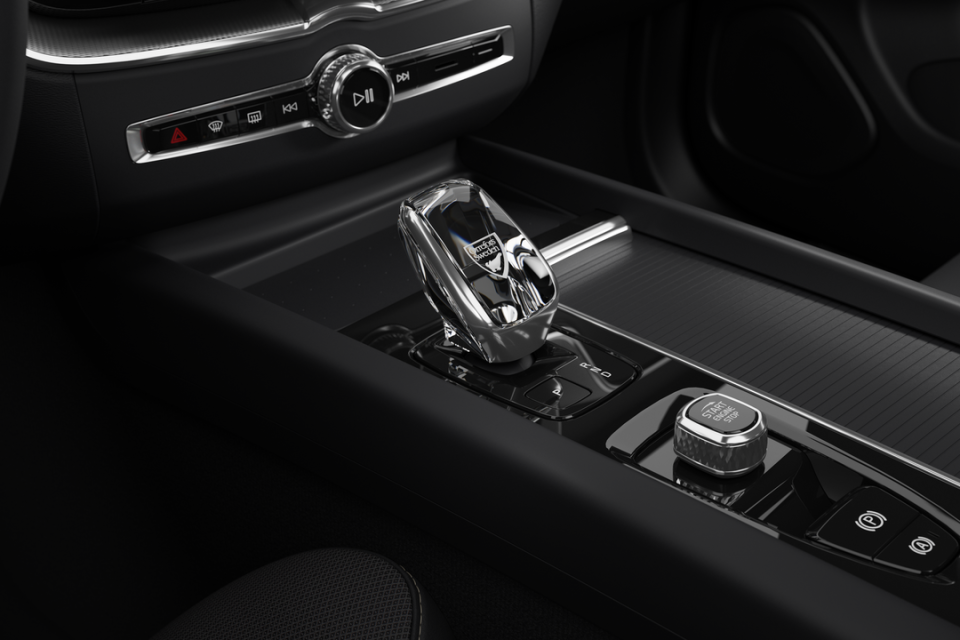 2026 Volvo XC60 PLUG-IN HYBRID - Image 11