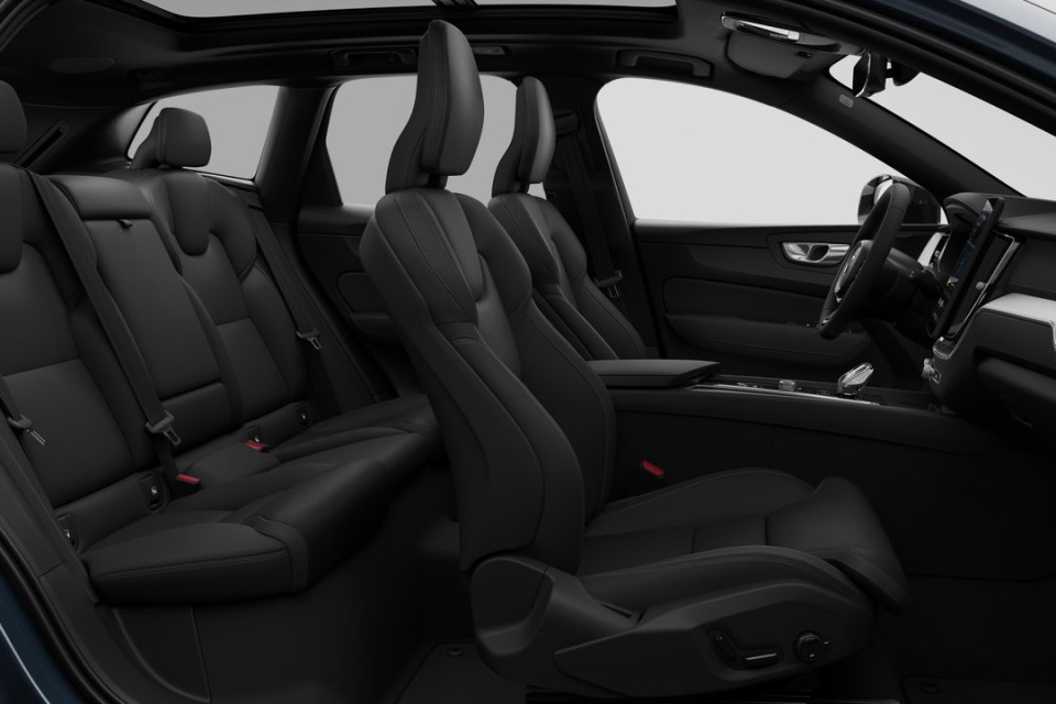2026 Volvo XC60 - Image 13