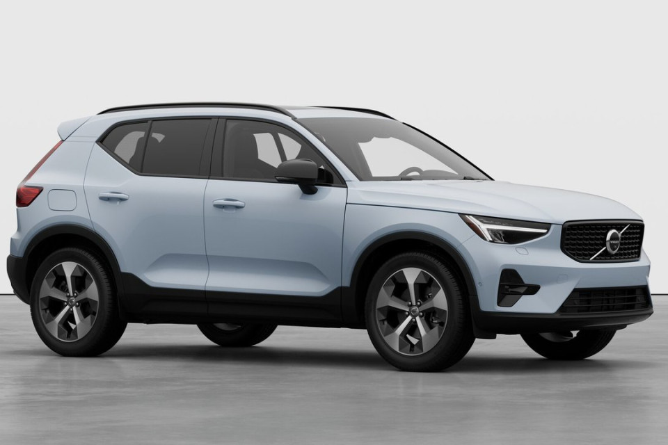 2026 Volvo XC40 - Image 3