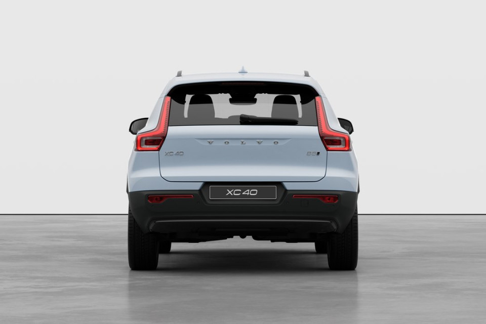 2026 Volvo XC40 - Image 6
