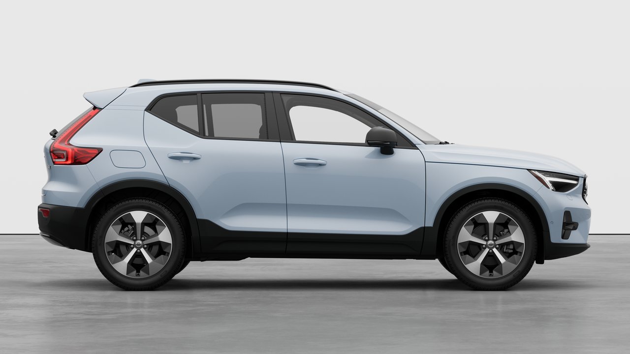 2026 Volvo XC40 - Image 7