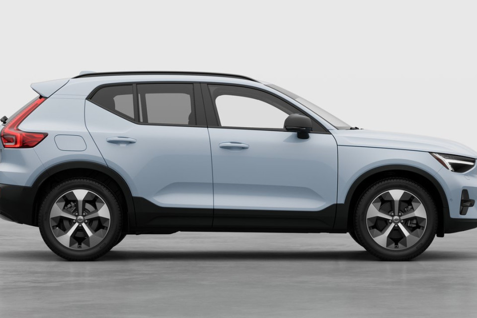 2026 Volvo XC40 - Image 7