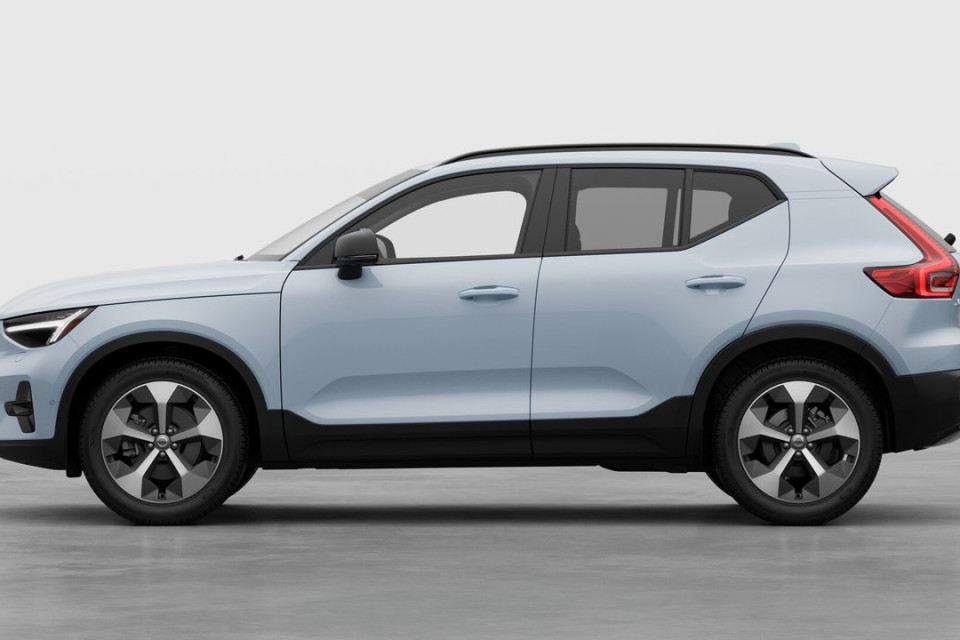 2026 Volvo XC40 - Image 8