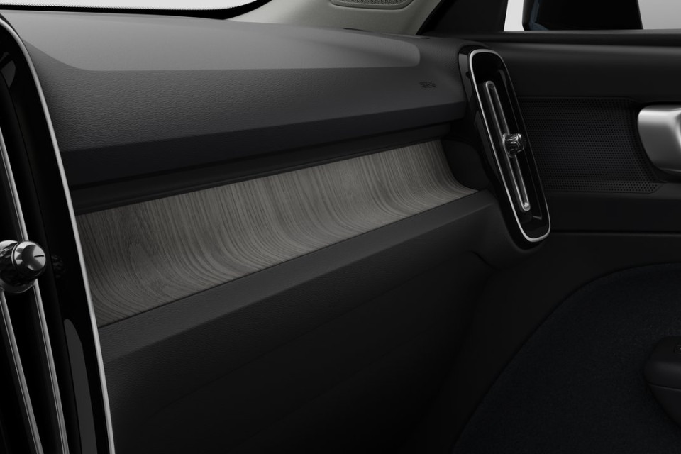 2026 Volvo XC40 - Image 9