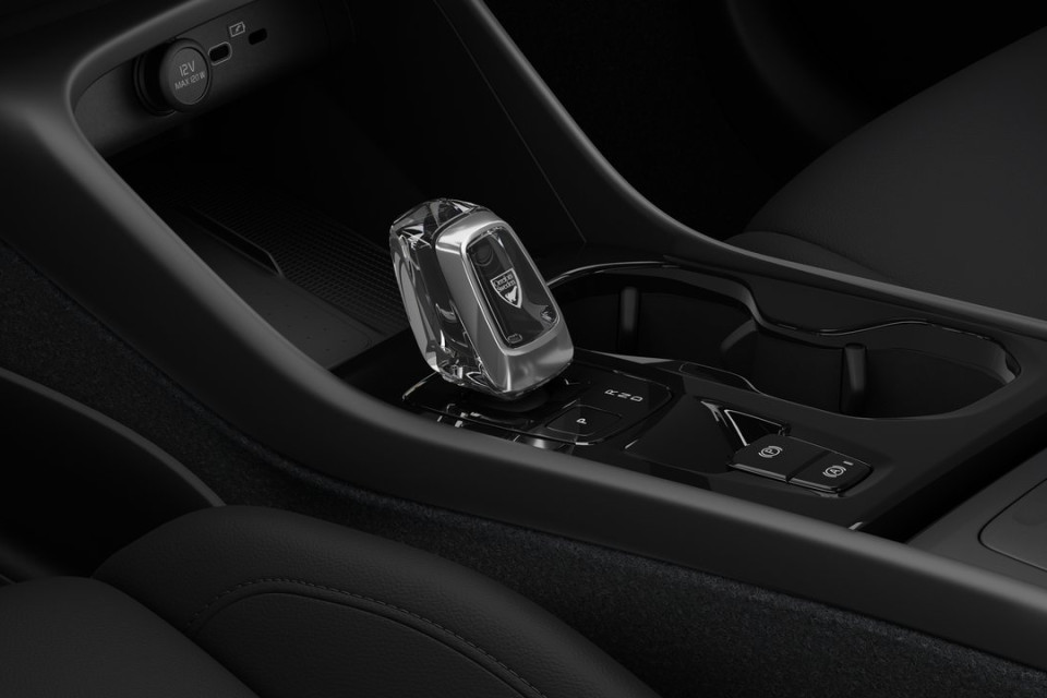 2026 Volvo XC40 - Image 11