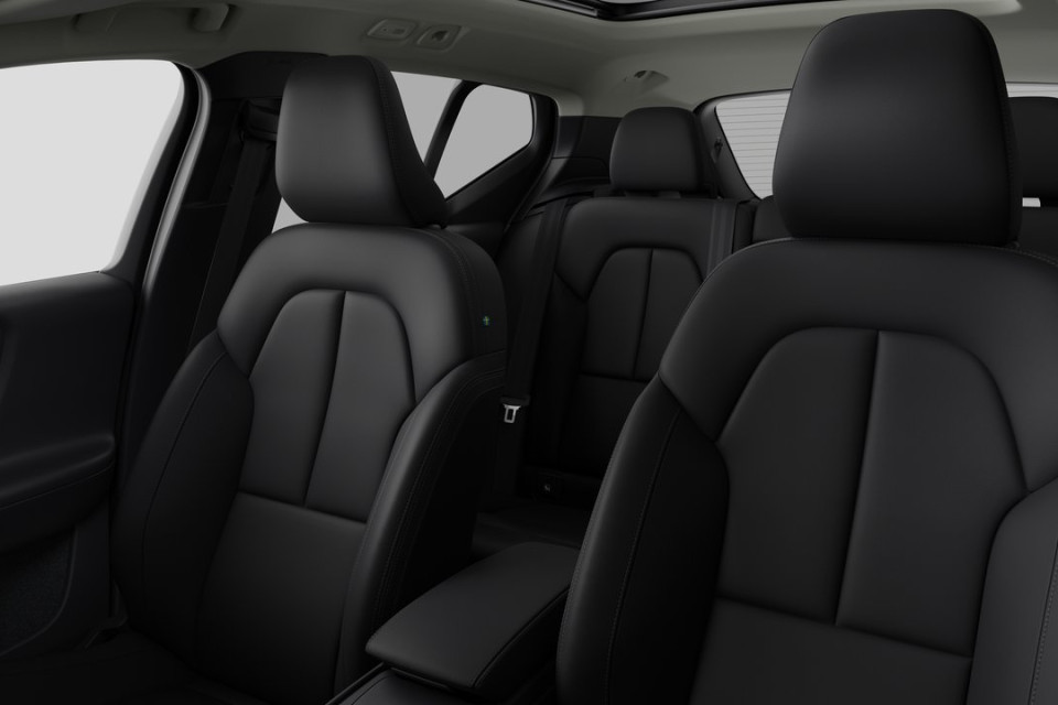 2026 Volvo XC40 - Image 12