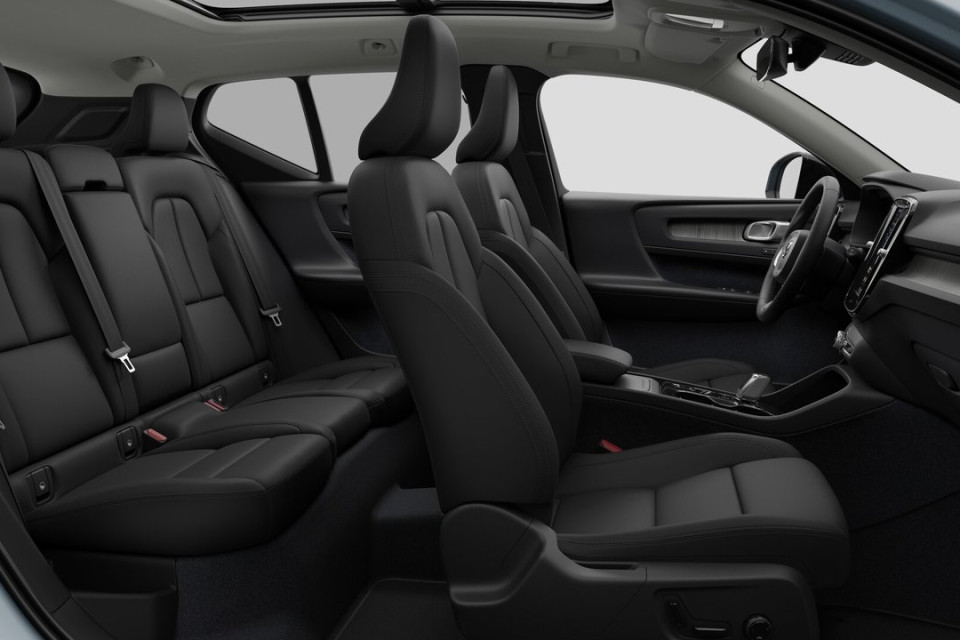 2026 Volvo XC40 - Image 13