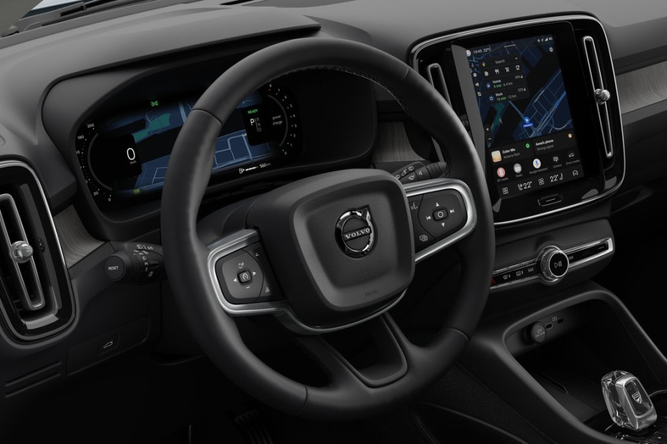 2026 Volvo XC40 - Image 14